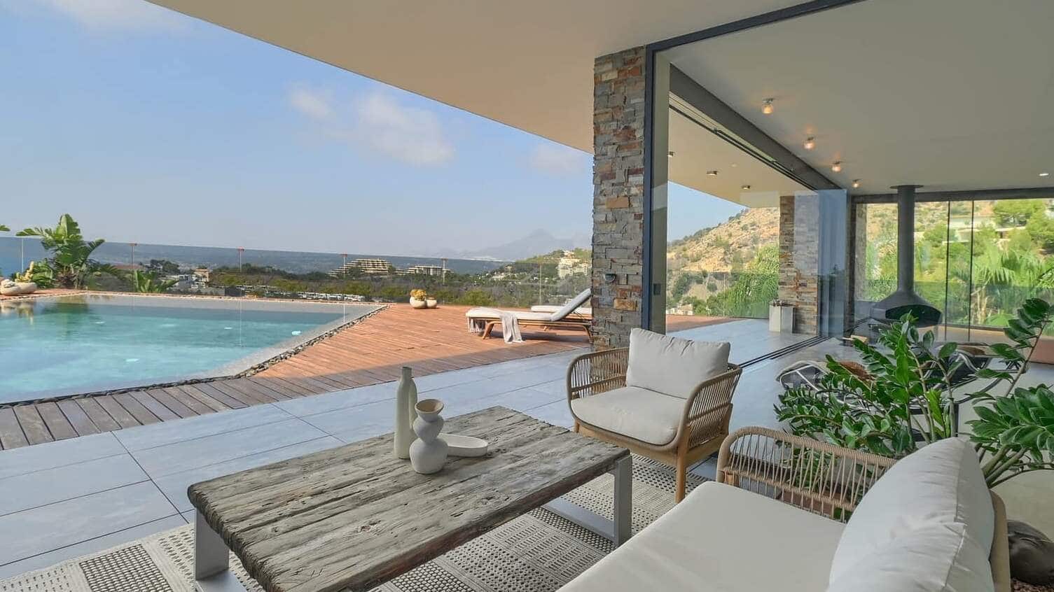 4 bedroom Villa for sale in Altea with pool garage - € 2,650,000 (Ref: 9499898)