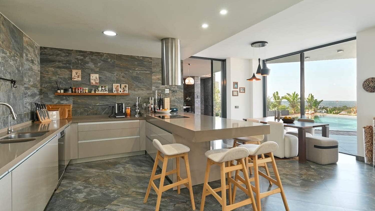 4 bedroom Villa for sale in Altea with pool garage - € 2,650,000 (Ref: 9499898)