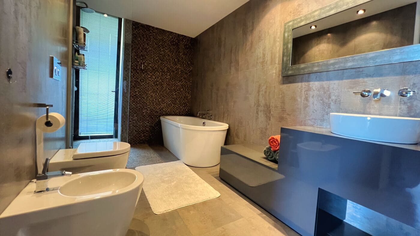 4 bedroom Villa for sale in Altea with pool garage - € 2,650,000 (Ref: 9499898)