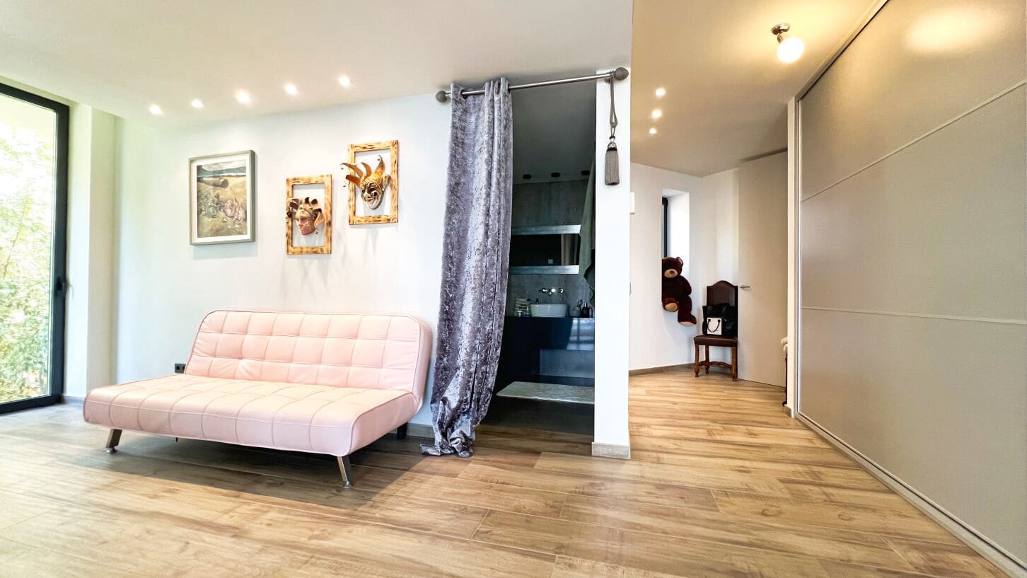 4 bedroom Villa for sale in Altea with pool garage - € 2,650,000 (Ref: 9499898)