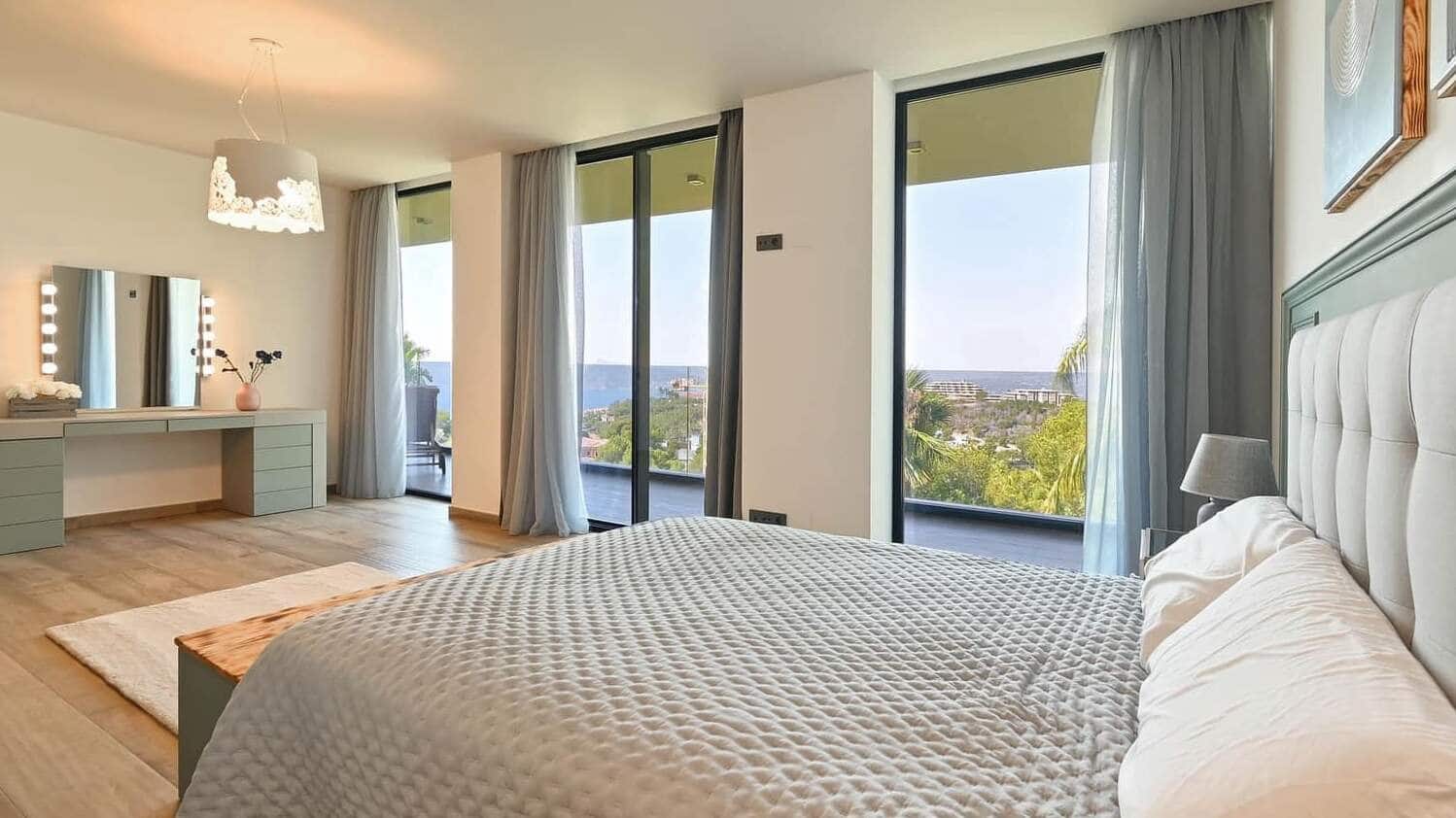 4 bedroom Villa for sale in Altea with pool garage - € 2,650,000 (Ref: 9499898)