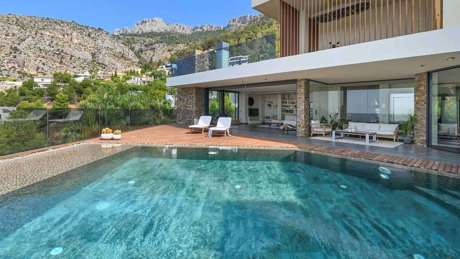 4 bedroom Villa for sale in Altea with pool garage - € 2,650,000 (Ref: 9499898)