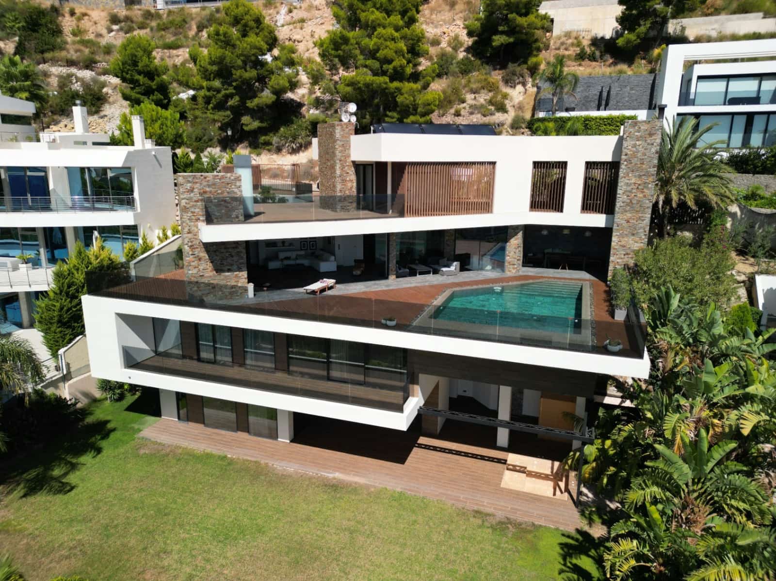 4 bedroom Villa for sale in Altea with pool garage - € 2,650,000 (Ref: 9499898)