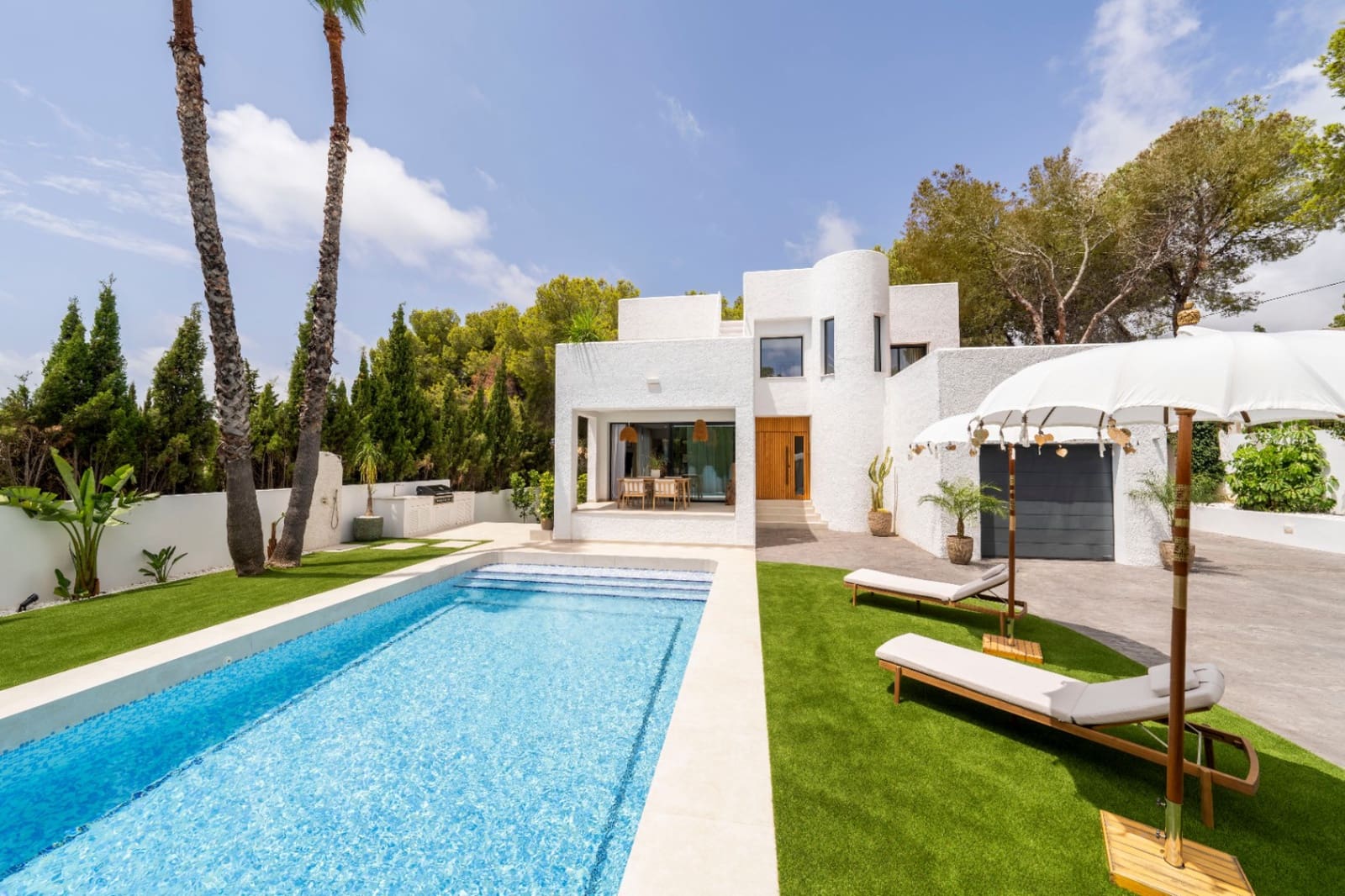 4 bedroom Villa for sale in Altea with pool garage - € 1,450,000 (Ref: 9516267)