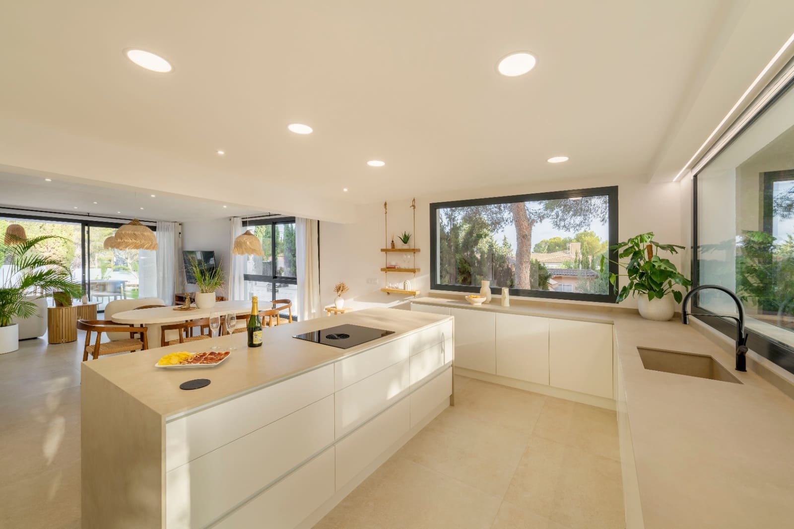 4 bedroom Villa for sale in Altea with pool garage - € 1,450,000 (Ref: 9516267)