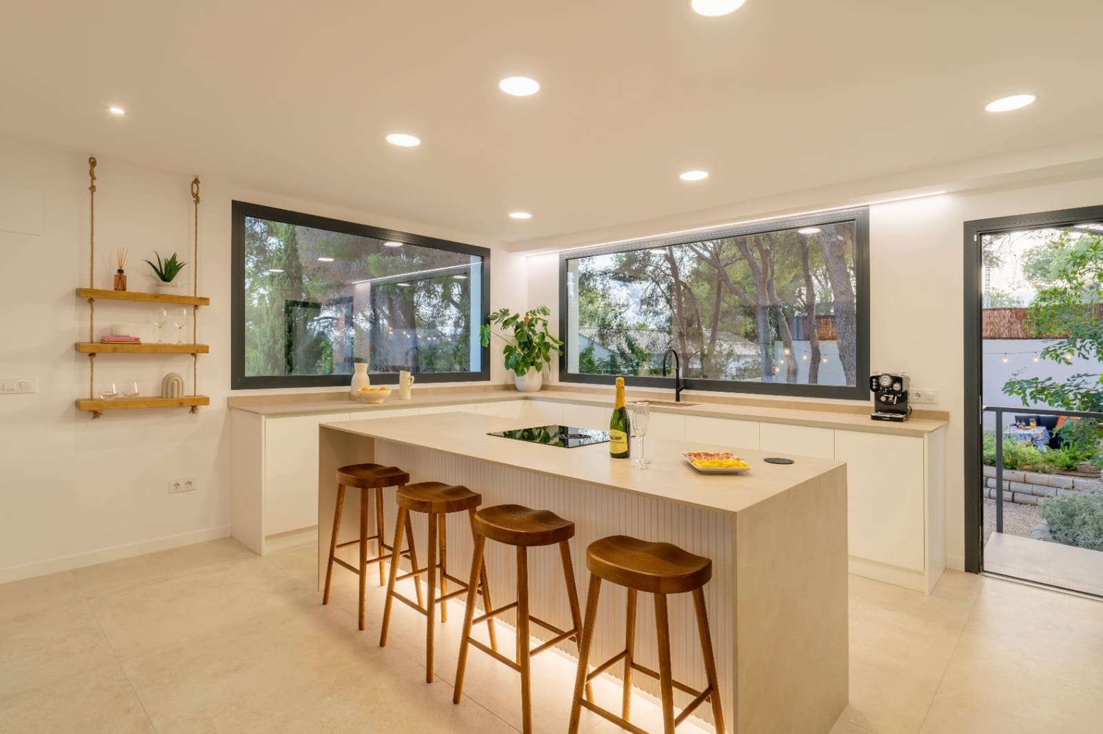 4 bedroom Villa for sale in Altea with pool garage - € 1,450,000 (Ref: 9516267)