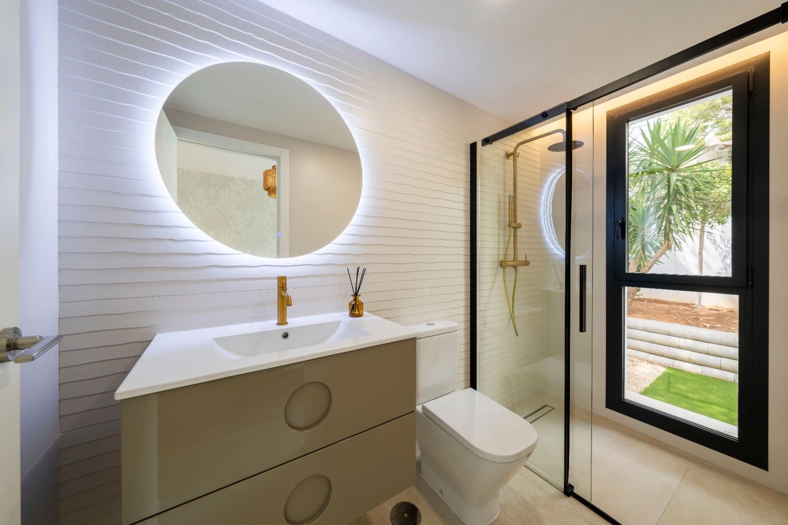 4 bedroom Villa for sale in Altea with pool garage - € 1,450,000 (Ref: 9516267)