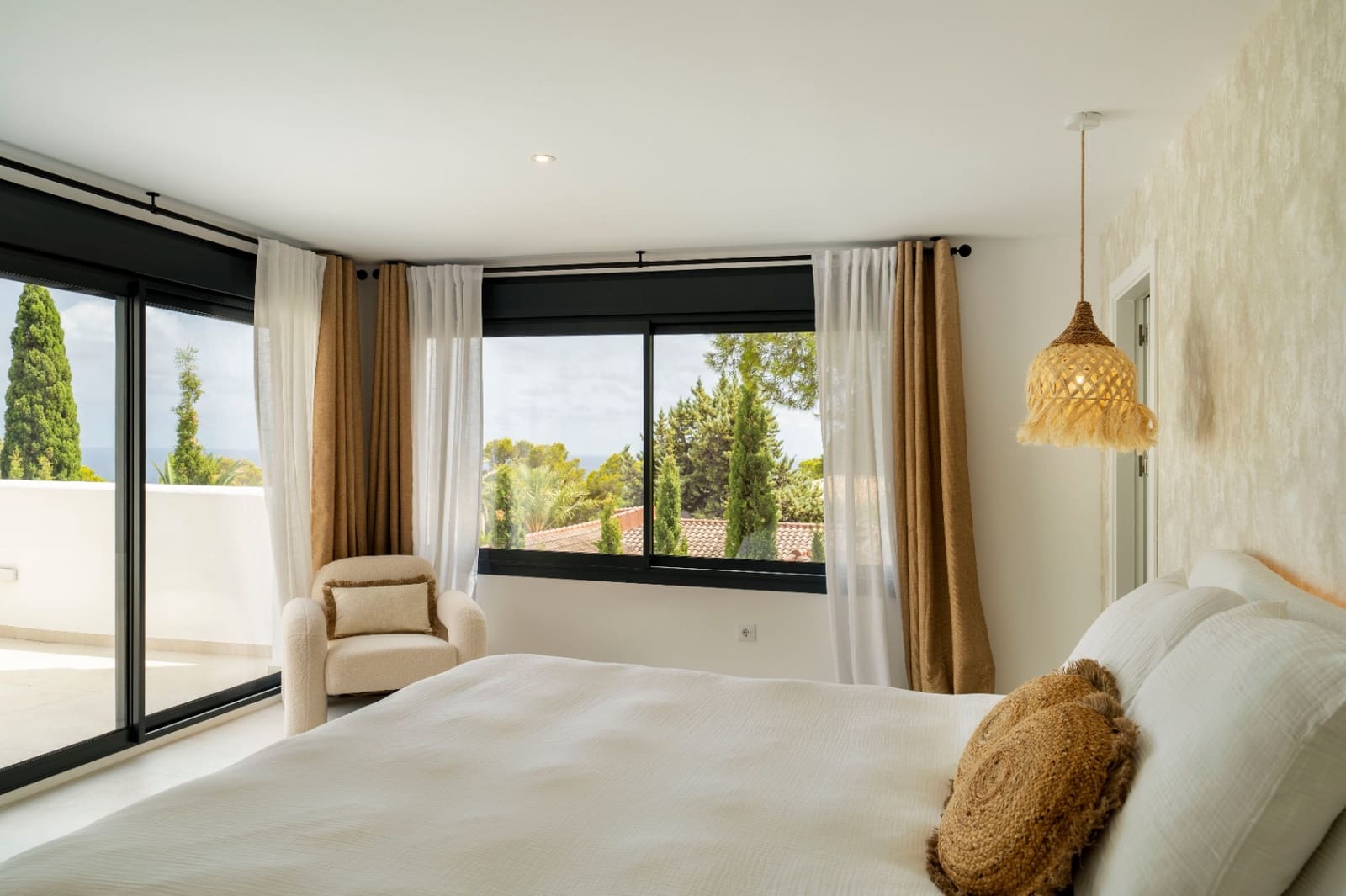 4 bedroom Villa for sale in Altea with pool garage - € 1,450,000 (Ref: 9516267)