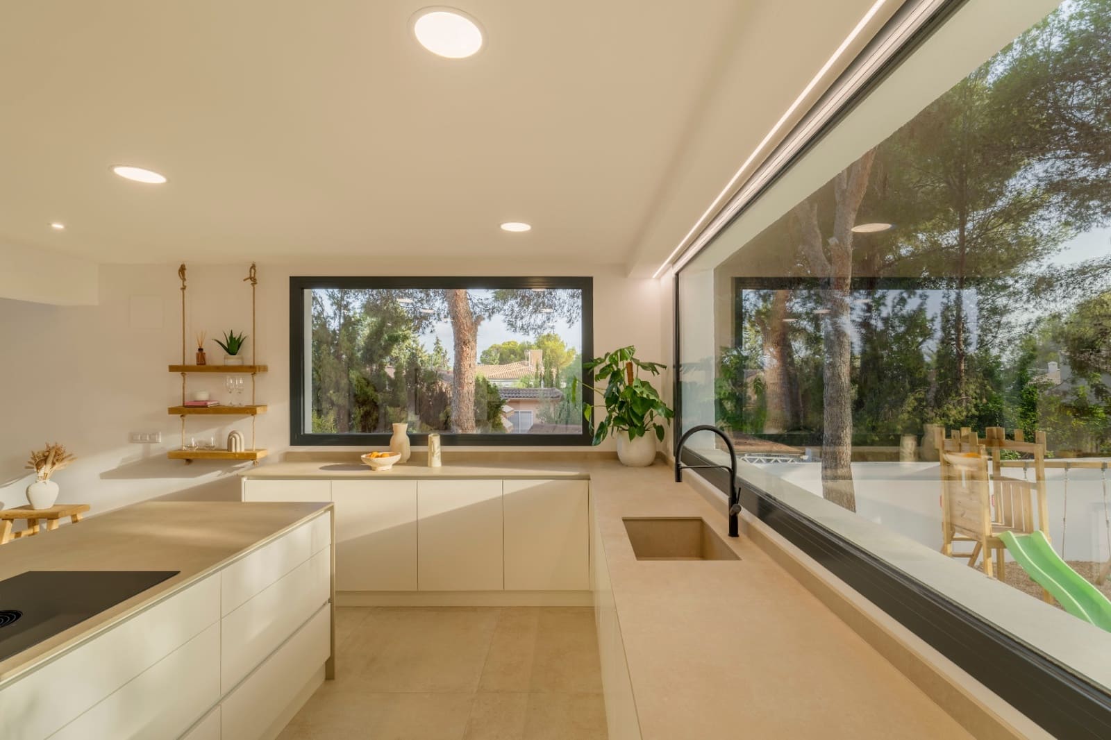 4 bedroom Villa for sale in Altea with pool garage - € 1,450,000 (Ref: 9516267)