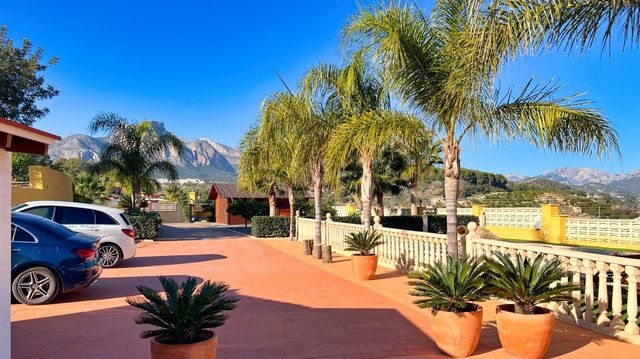 4 soverom Finca/Herregård til salgs i La Nucia med svømmebasseng garasje - € 1 028 947 (Ref: 9536691)