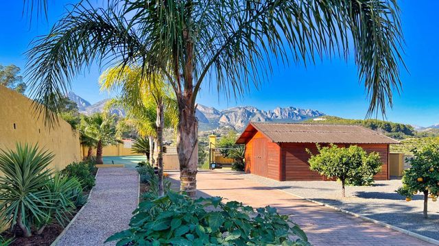 4 soverom Finca/Herregård til salgs i La Nucia med svømmebasseng garasje - € 1 028 947 (Ref: 9536691)
