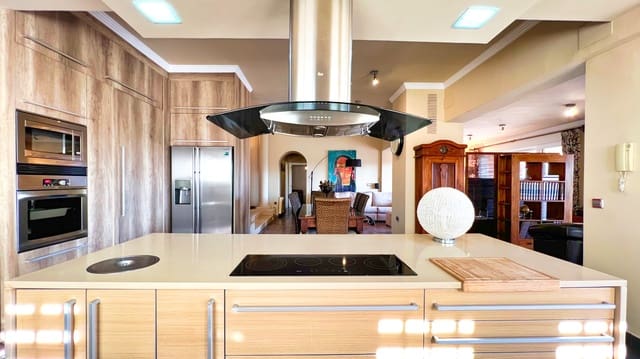 3 soveværelse Villa til salg i Moraira, Teulada-Moraira med swimmingpool garage - € 998.000 (Ref: 9536697)