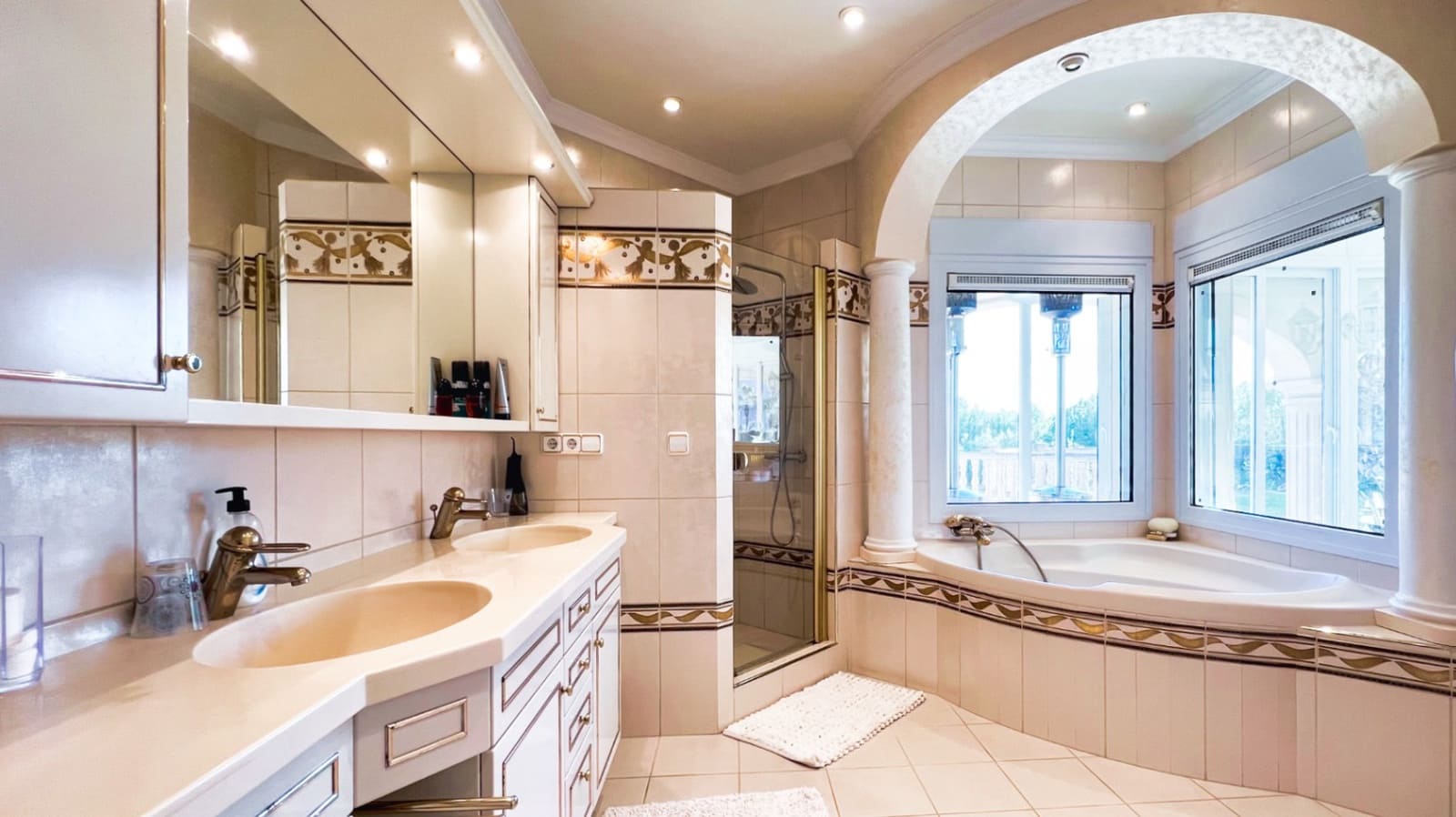 6 slaapkamer Villa te koop in Altea met zwembad garage - € 2.995.000 (Ref: 9536702)