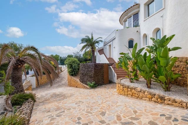 4 bedroom Villa for sale in Altea with pool garage - € 1,295,000 (Ref: 9588345)