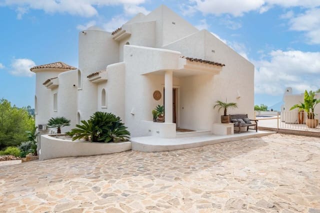 4 bedroom Villa for sale in Altea with pool garage - € 1,295,000 (Ref: 9588345)