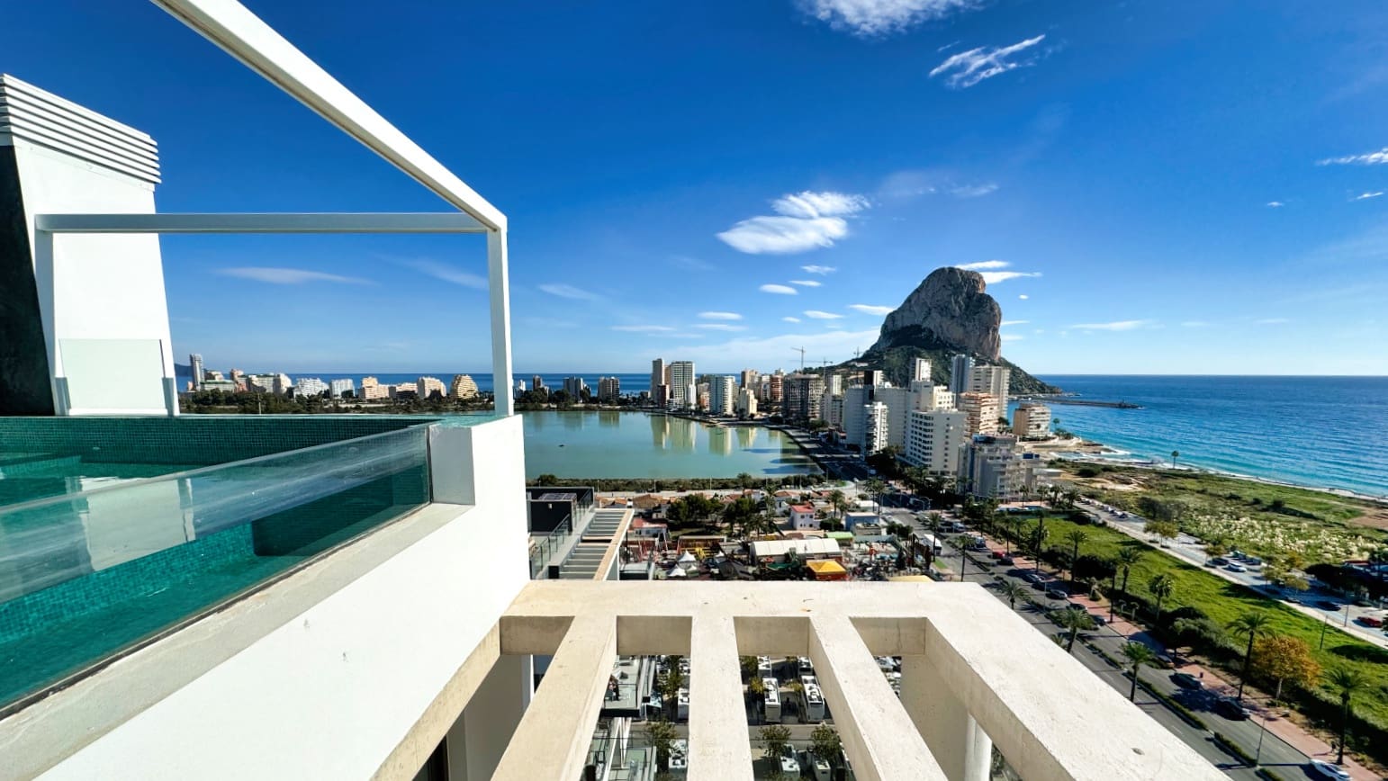 3 bedroom Apartment for sale in Calpe / Calp with pool - € 995,000 (Ref: 9609592)