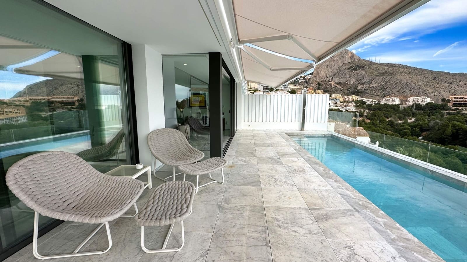 2 bedroom Apartment for sale in Altea with pool - € 1,495,000 (Ref: 9609593)