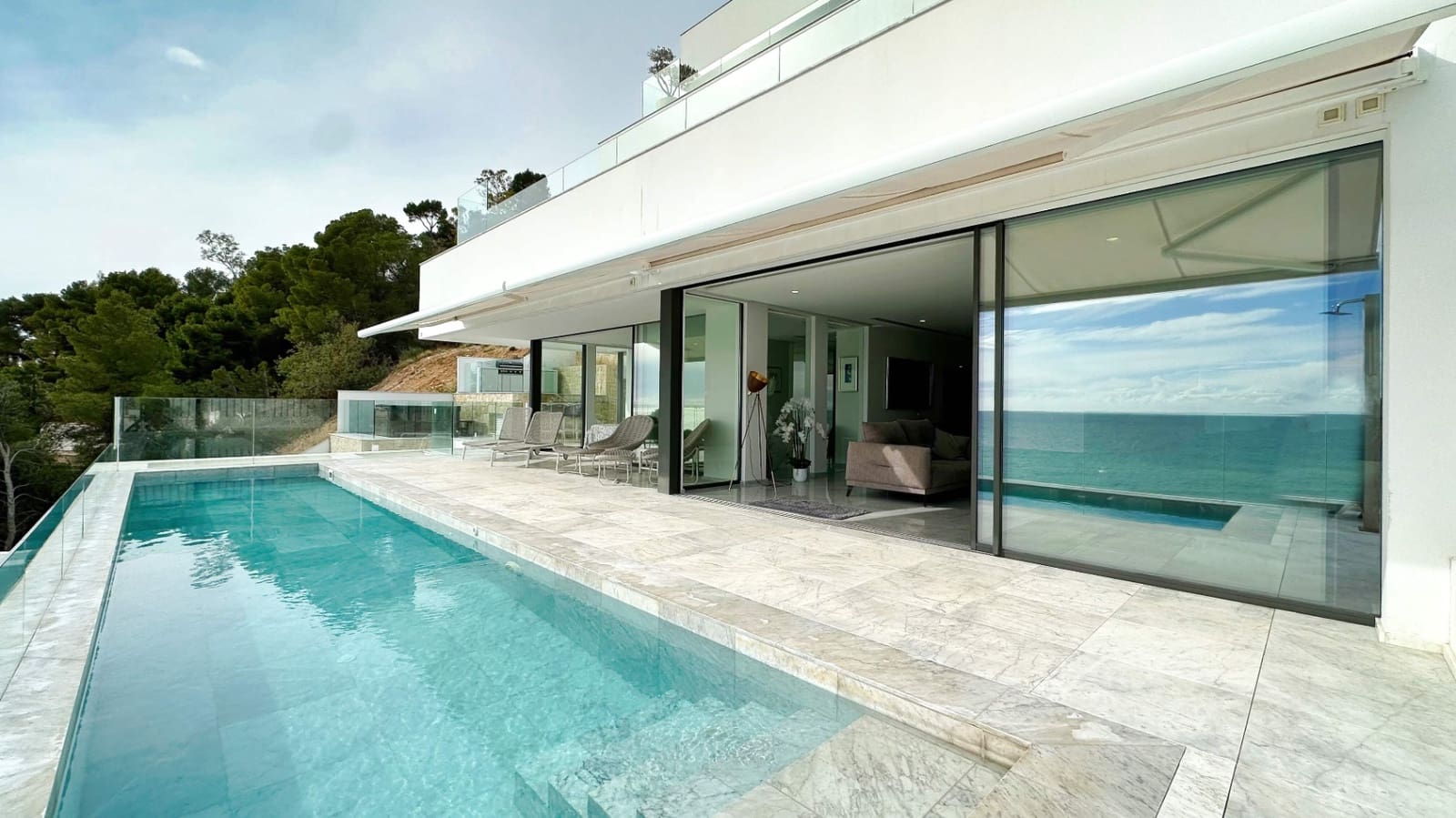 2 bedroom Apartment for sale in Altea with pool - € 1,495,000 (Ref: 9609593)