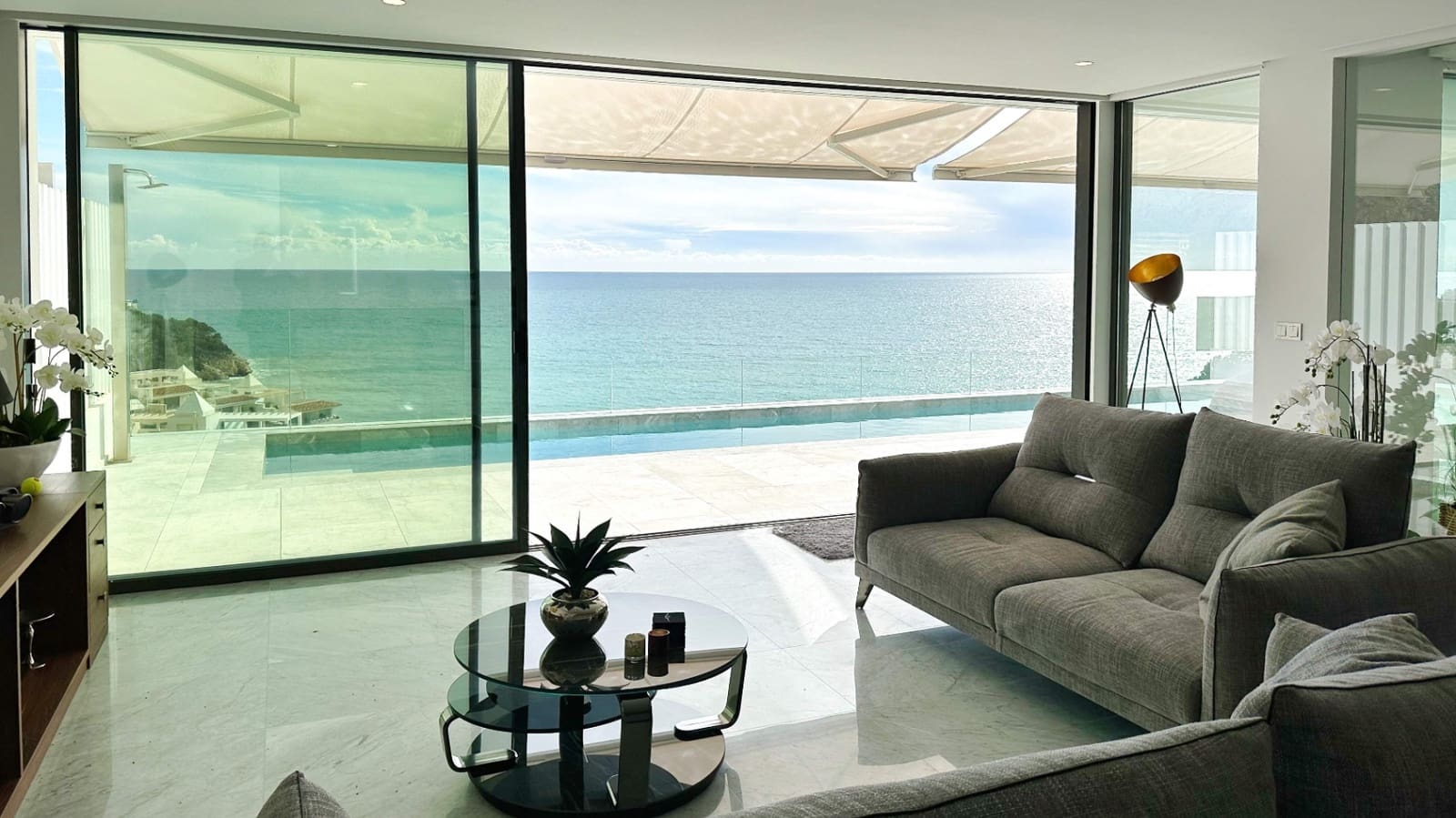 2 bedroom Apartment for sale in Altea with pool - € 1,495,000 (Ref: 9609593)