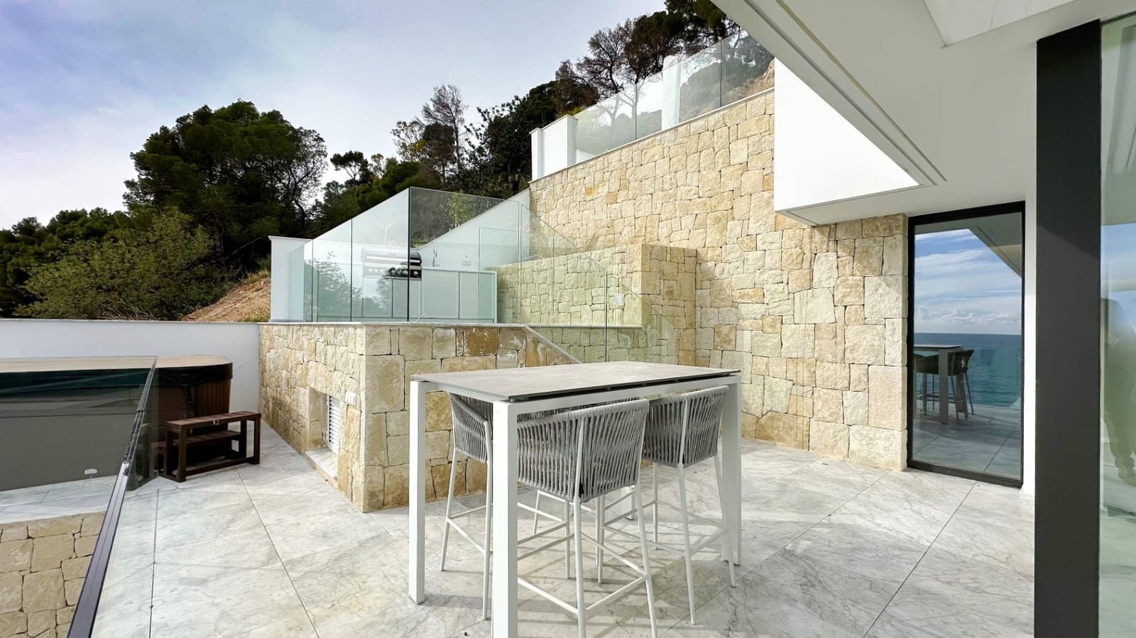 2 bedroom Apartment for sale in Altea with pool - € 1,495,000 (Ref: 9609593)