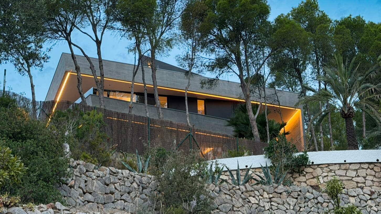 4 bedroom Villa for sale in Altea with pool garage - € 2,345,000 (Ref: 9609594)