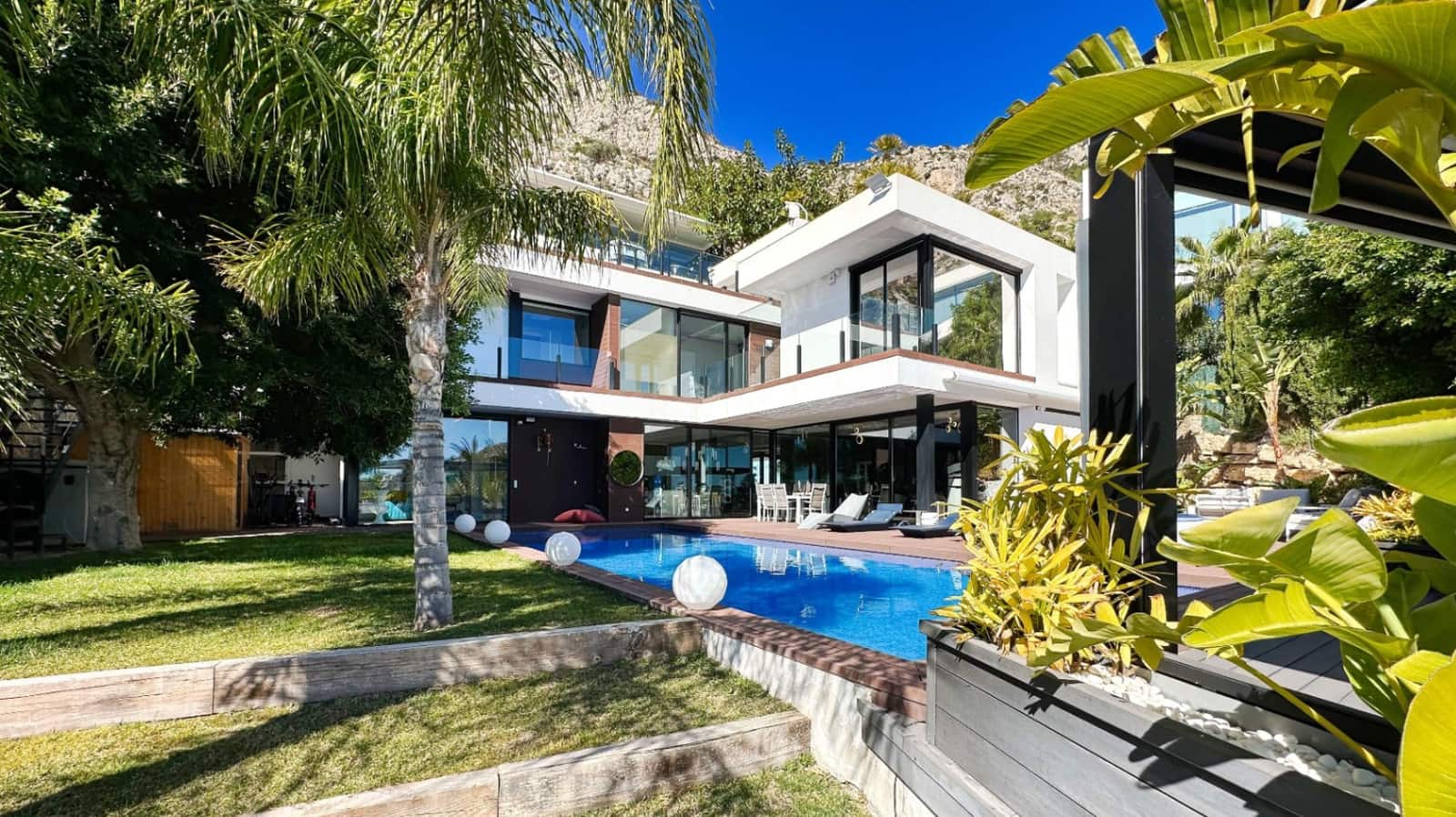 4 soveværelse Villa til salg i Altea med swimmingpool - € 3.600.000 (Ref: 9610526)