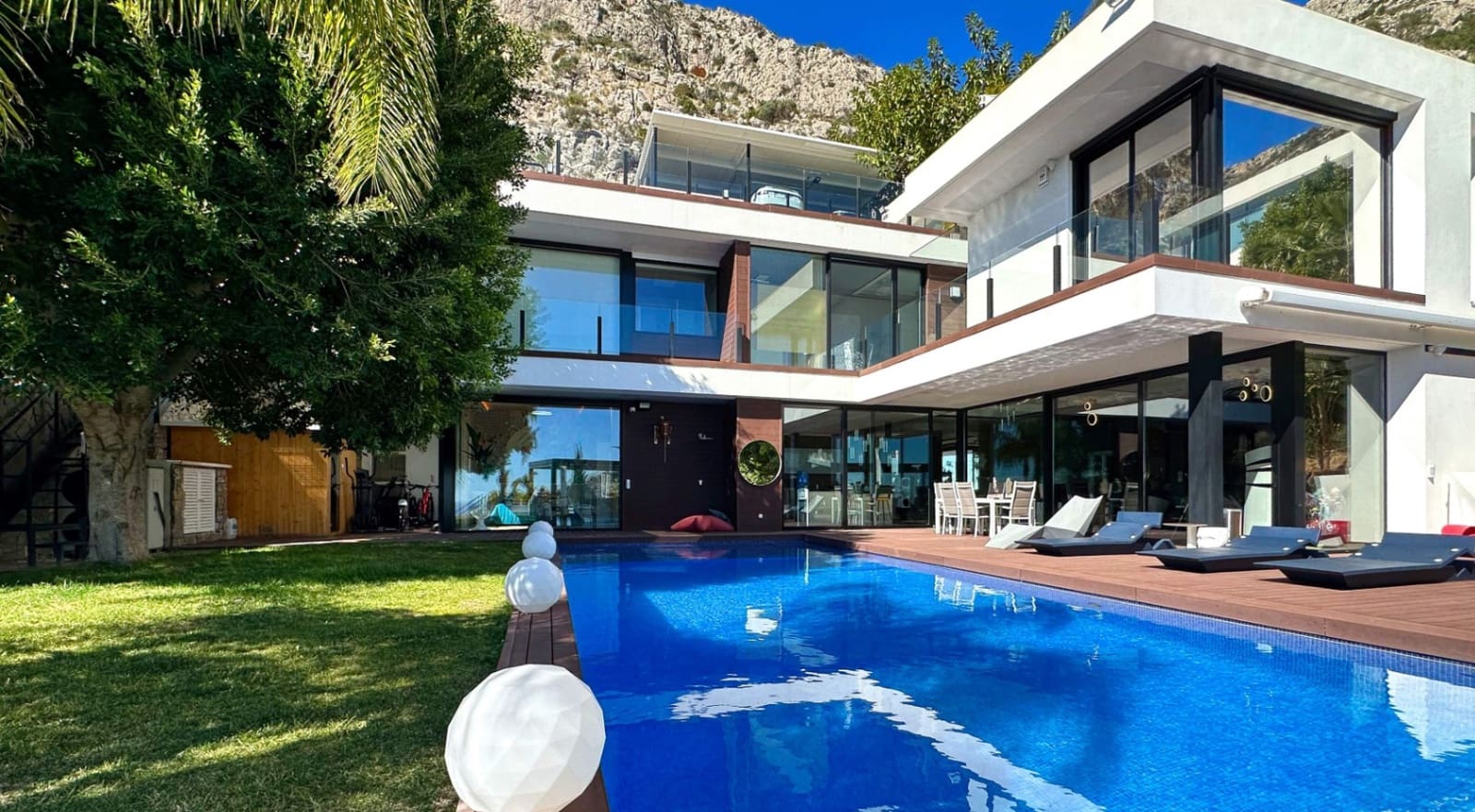 4 soveværelse Villa til salg i Altea med swimmingpool - € 3.600.000 (Ref: 9610526)