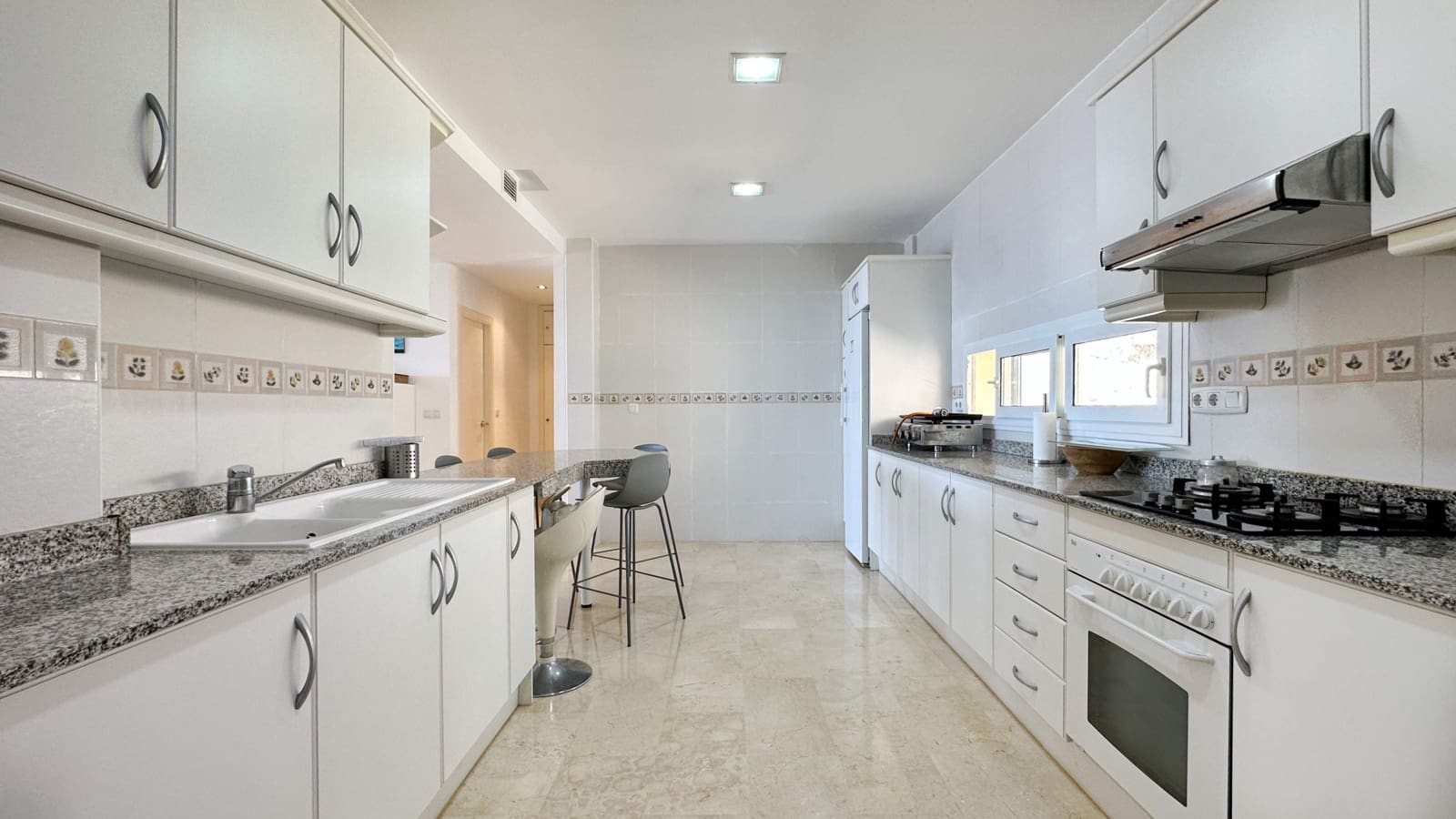 3 makuuhuone Huoneisto myytävänä paikassa Altea mukana uima-altaan - 690 000 € (Ref: 9663730)