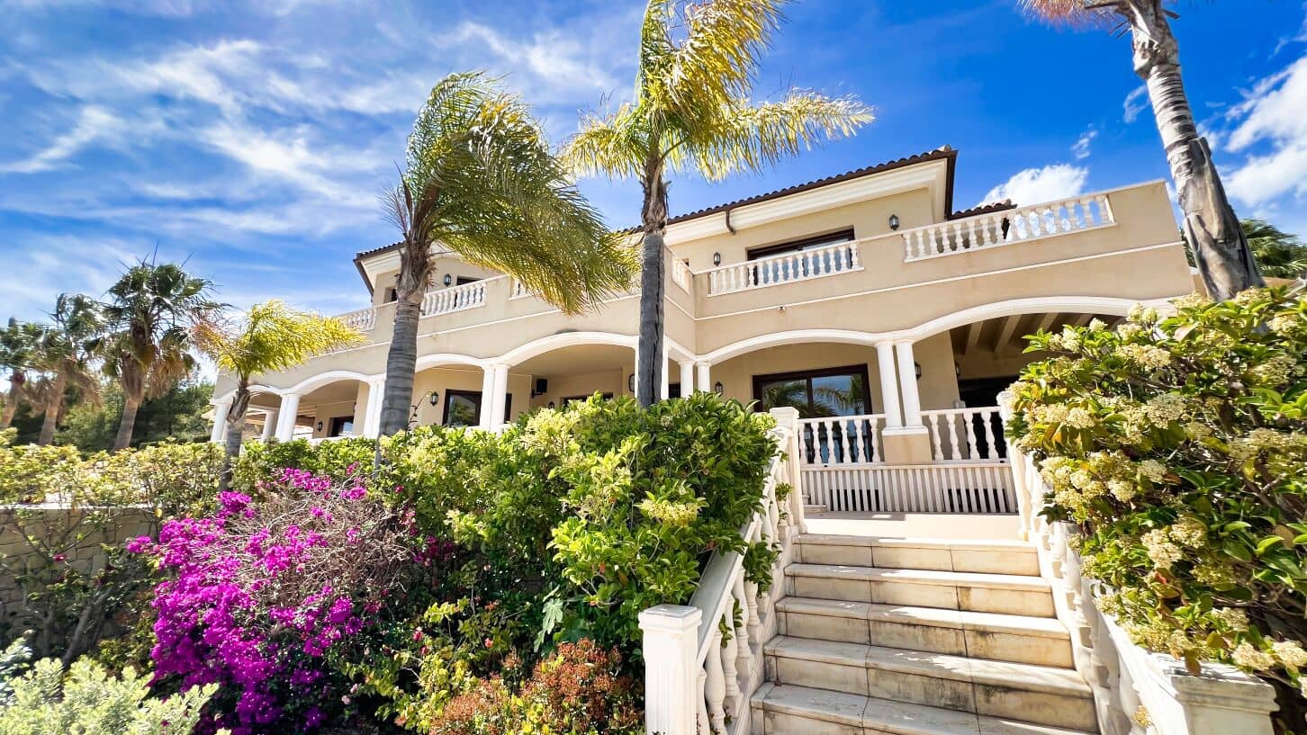 4 soveværelse Villa til salg i Benissa med swimmingpool garage - € 2.980.000 (Ref: 9663733)