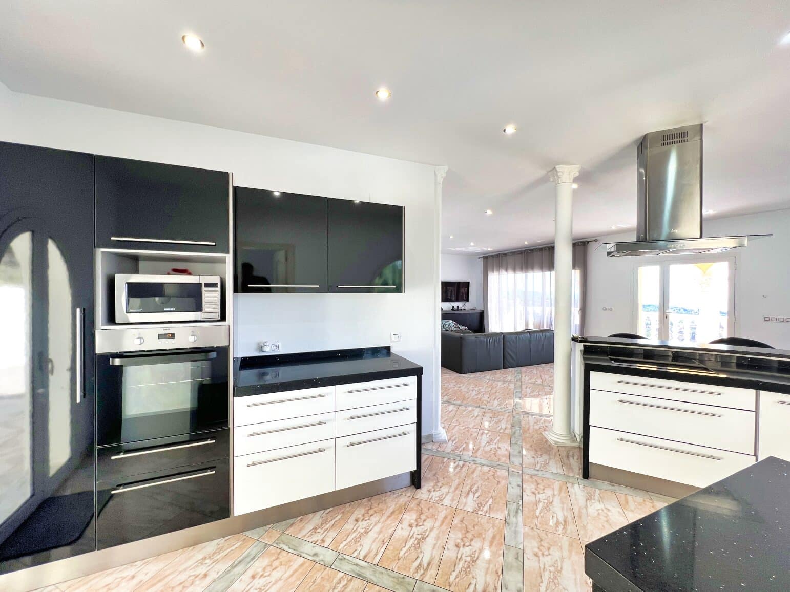 4 bedroom Villa for sale in Calpe / Calp with pool - € 1,250,000 (Ref: 9663737)