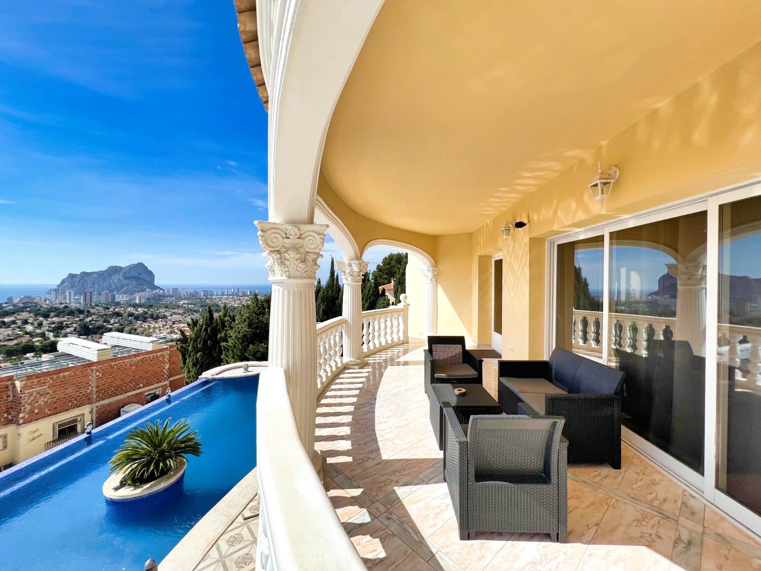 4 bedroom Villa for sale in Calpe / Calp with pool - € 1,250,000 (Ref: 9663737)