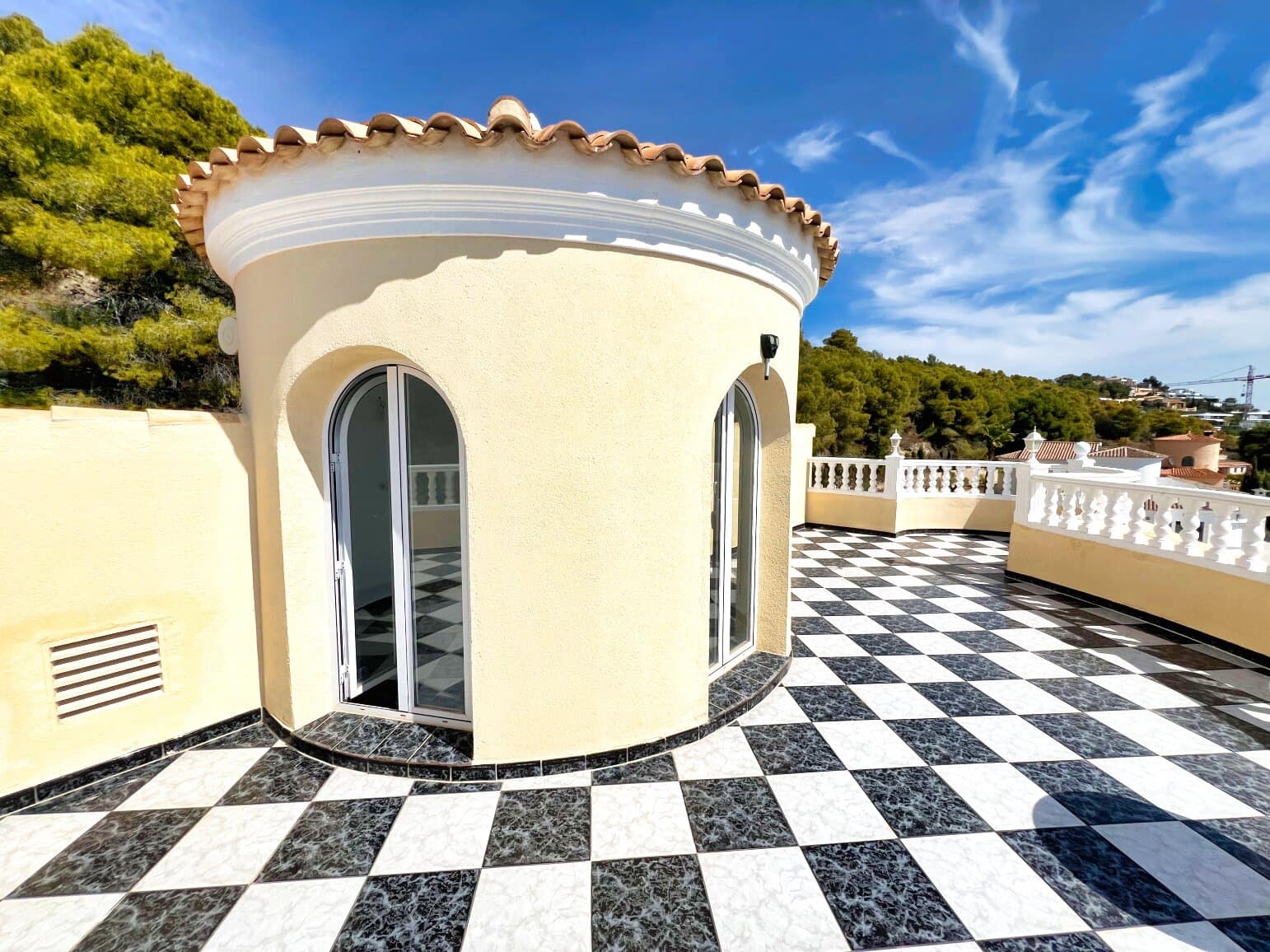 4 bedroom Villa for sale in Calpe / Calp with pool - € 1,250,000 (Ref: 9663737)