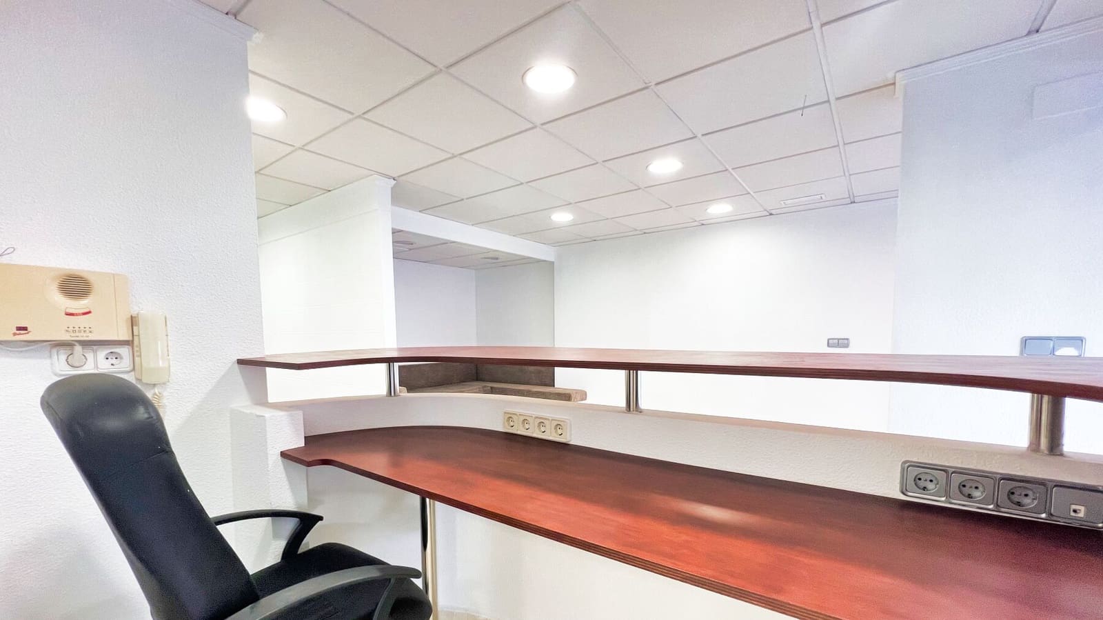 Comercial para venda em Altea com piscina - 198 000 € (Ref: 9663738)