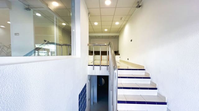 Comercial para venda em Altea com piscina - 198 000 € (Ref: 9663738)