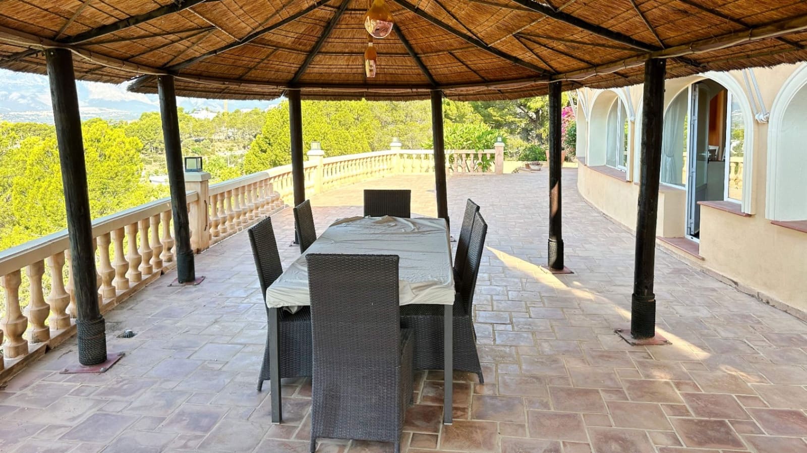 4 bedroom Villa for sale in Altea with pool - € 920,000 (Ref: 9671292)