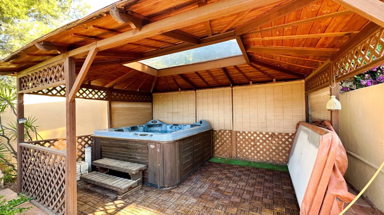 4 bedroom Villa for sale in Altea with pool - € 920,000 (Ref: 9671292)