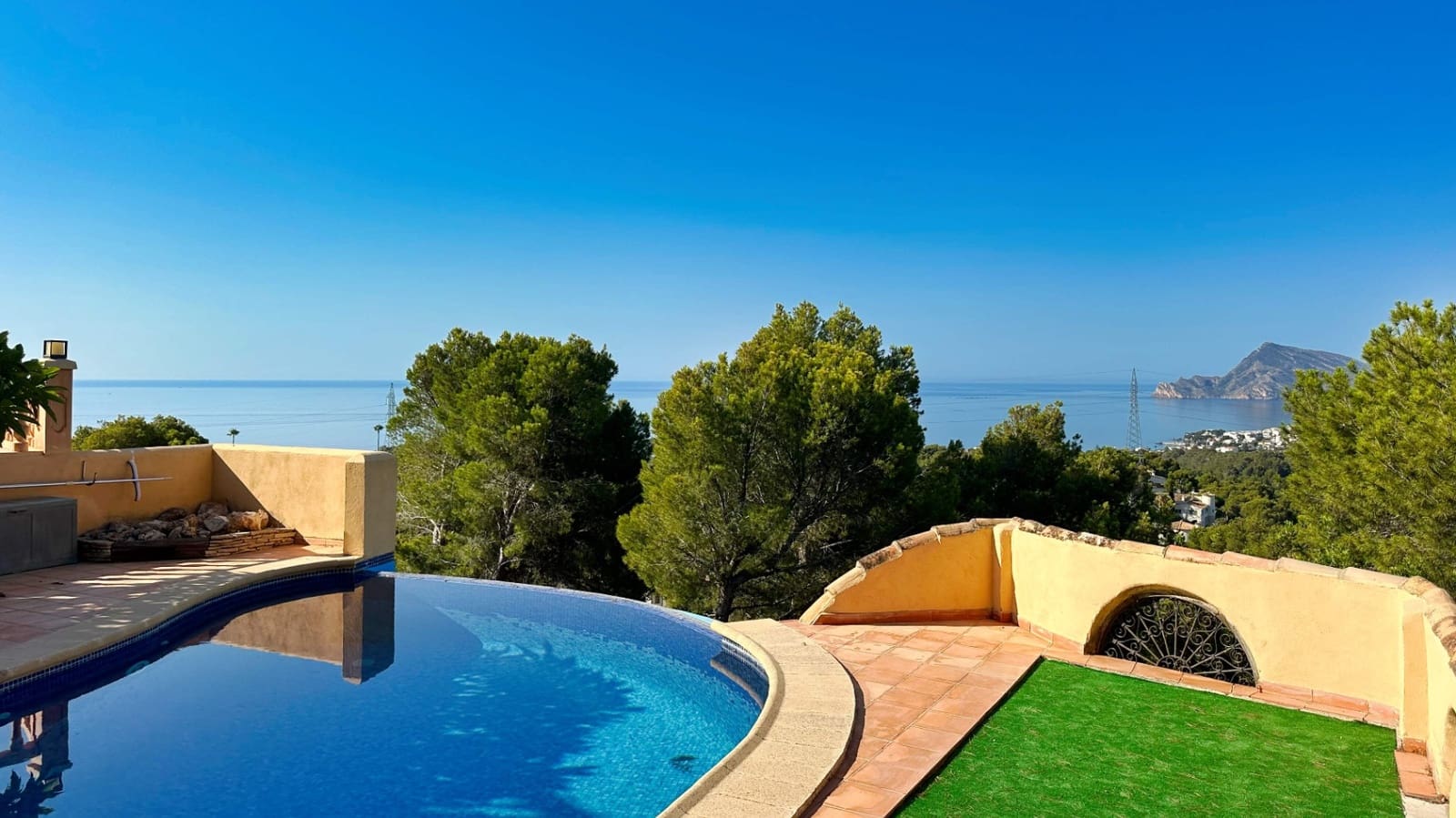 4 bedroom Villa for sale in Altea with pool - € 920,000 (Ref: 9671292)