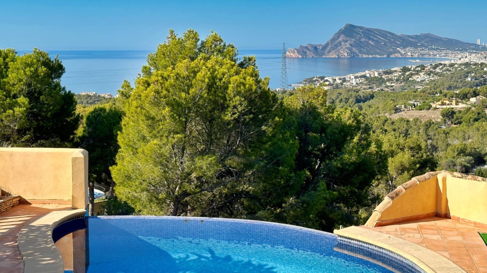 4 bedroom Villa for sale in Altea with pool - € 920,000 (Ref: 9671292)