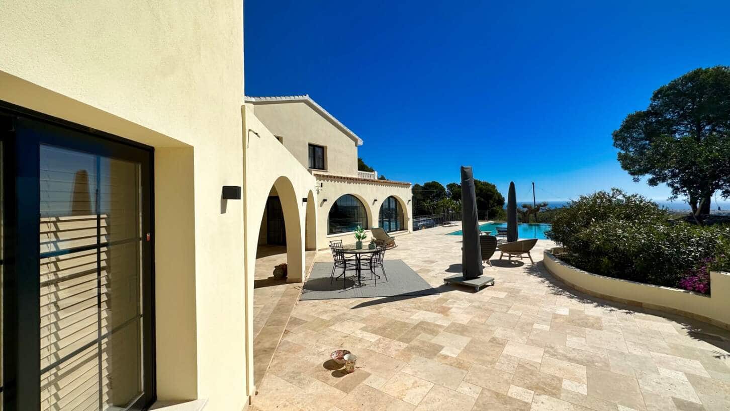 5 bedroom Villa for sale in Altea with pool - € 2,250,000 (Ref: 9688625)