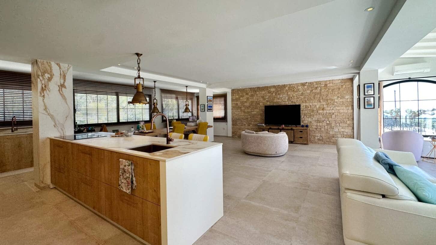 5 bedroom Villa for sale in Altea with pool - € 2,250,000 (Ref: 9688625)