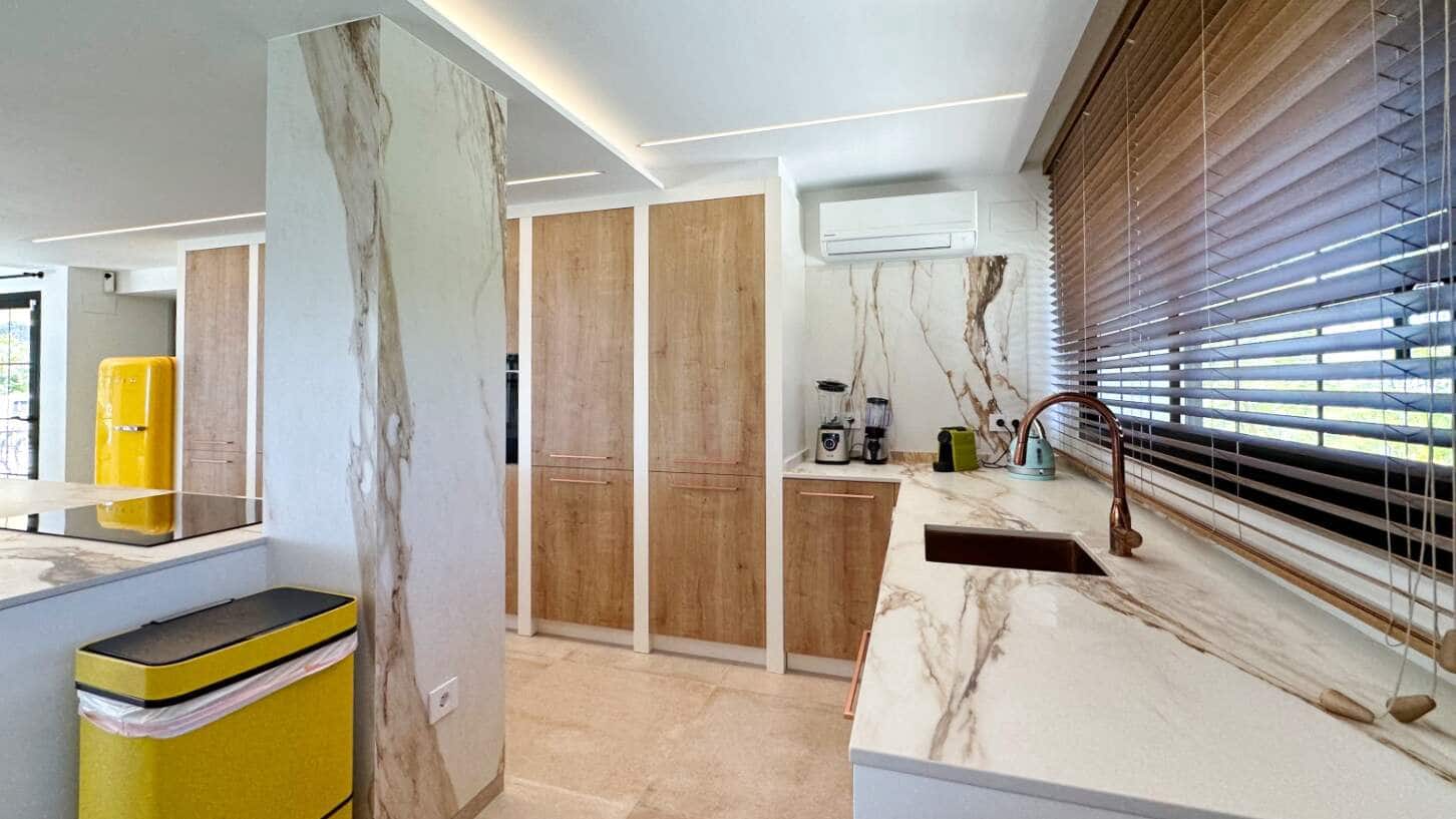 5 bedroom Villa for sale in Altea with pool - € 2,250,000 (Ref: 9688625)