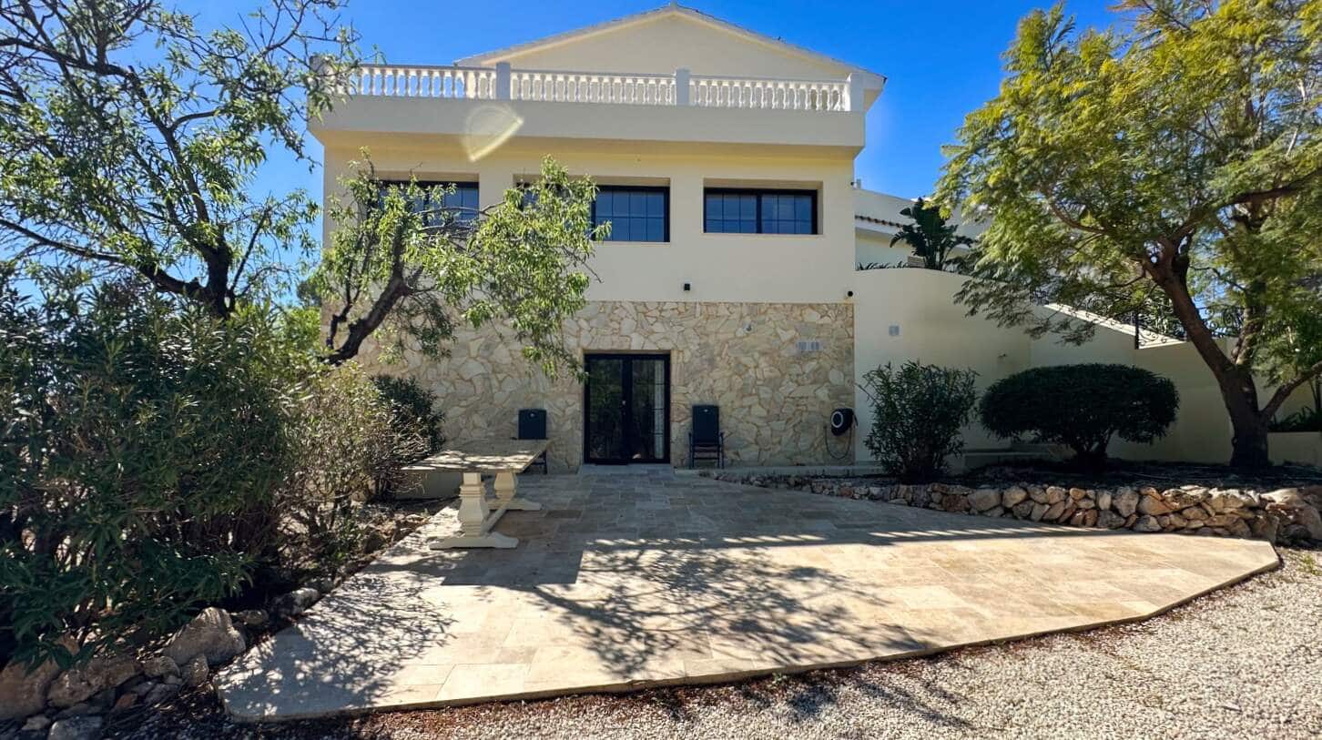 5 bedroom Villa for sale in Altea with pool - € 2,250,000 (Ref: 9688625)