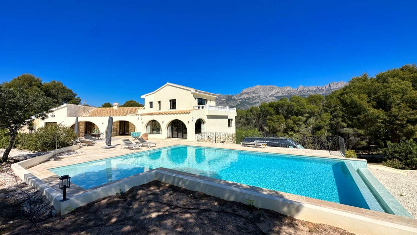 5 bedroom Villa for sale in Altea with pool - € 2,250,000 (Ref: 9688625)