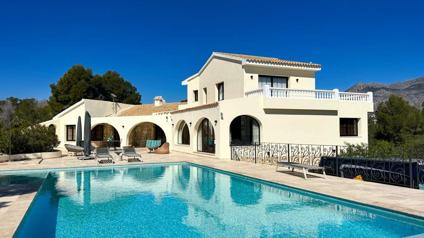 5 bedroom Villa for sale in Altea with pool - € 2,250,000 (Ref: 9688625)