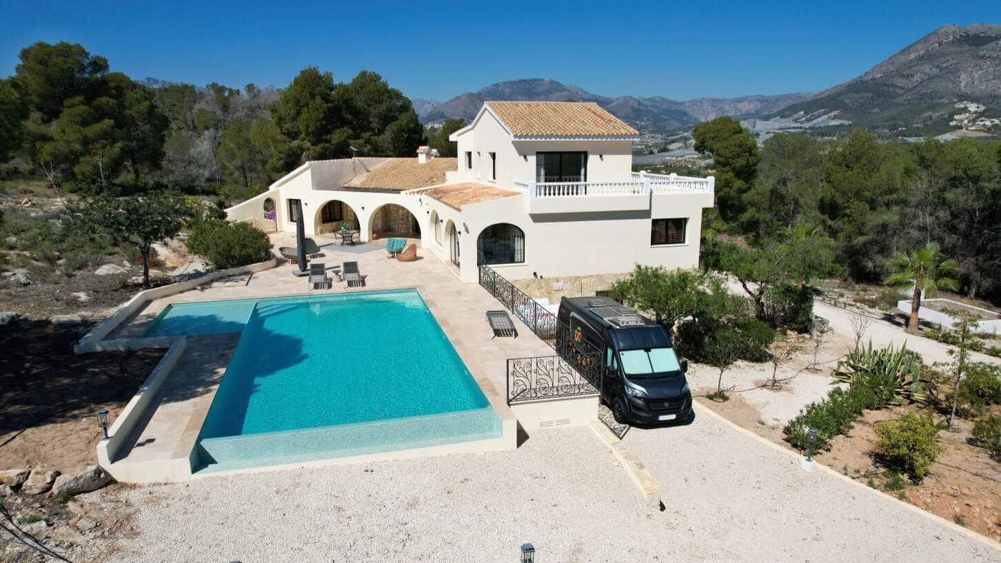 5 bedroom Villa for sale in Altea with pool - € 2,250,000 (Ref: 9688625)
