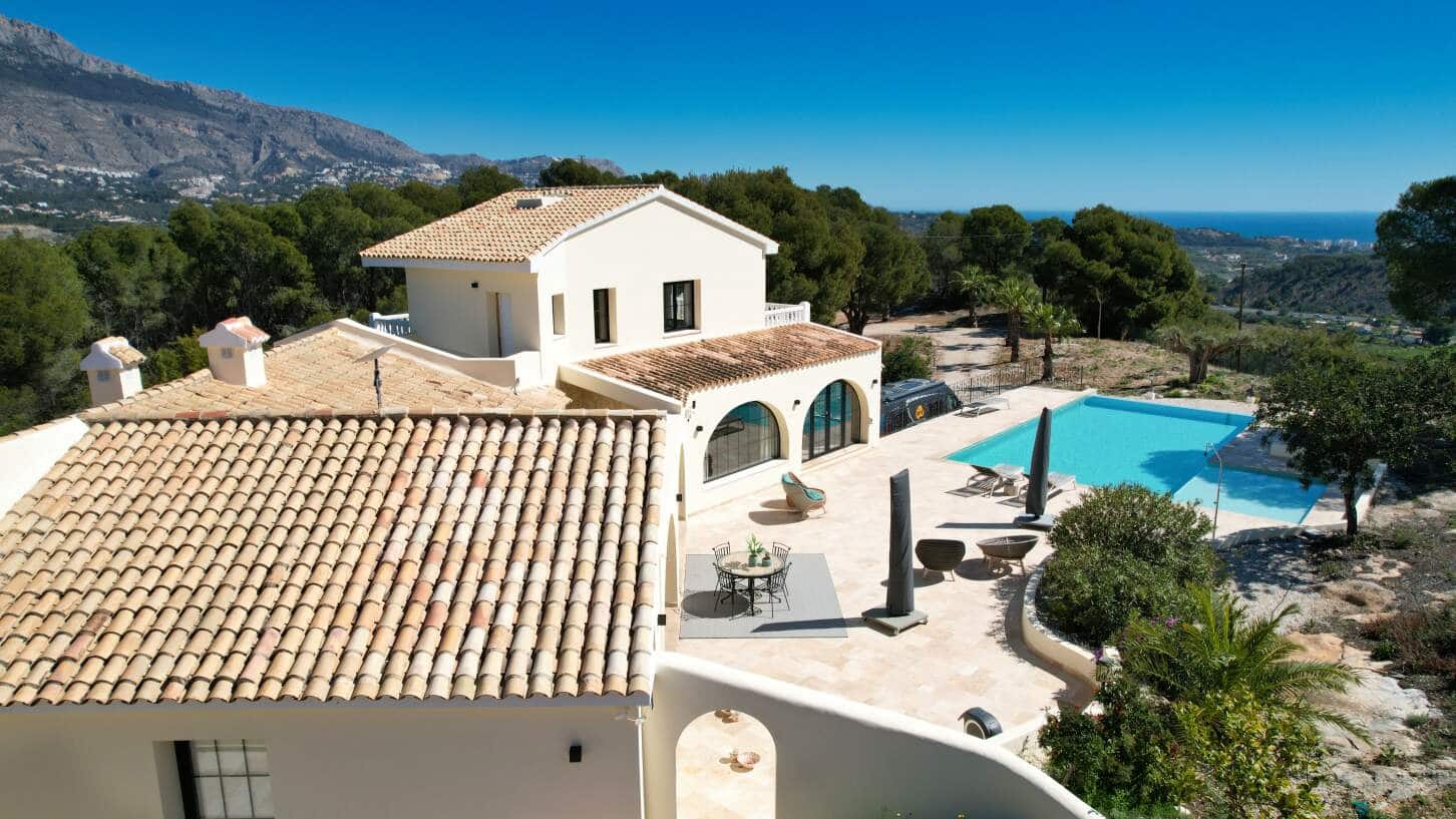 5 bedroom Villa for sale in Altea with pool - € 2,250,000 (Ref: 9688625)