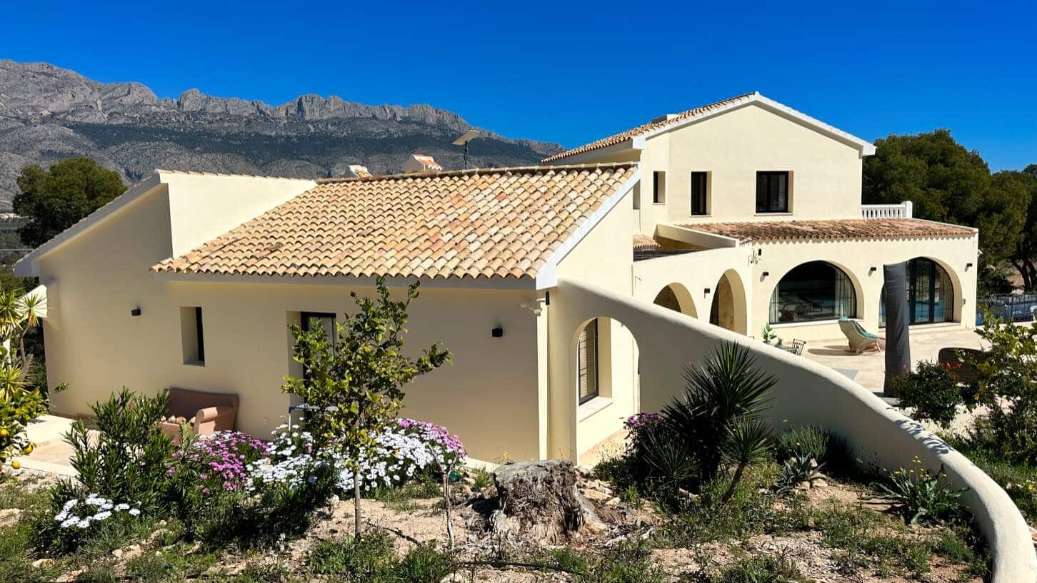 5 bedroom Villa for sale in Altea with pool - € 2,250,000 (Ref: 9688625)