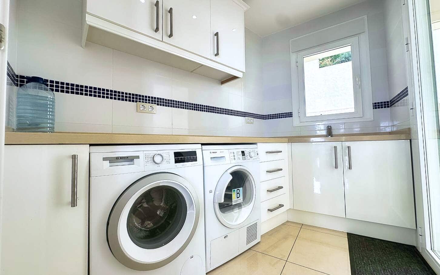 5 bedroom Villa for sale in Altea with pool garage - € 1,790,000 (Ref: 9709182)