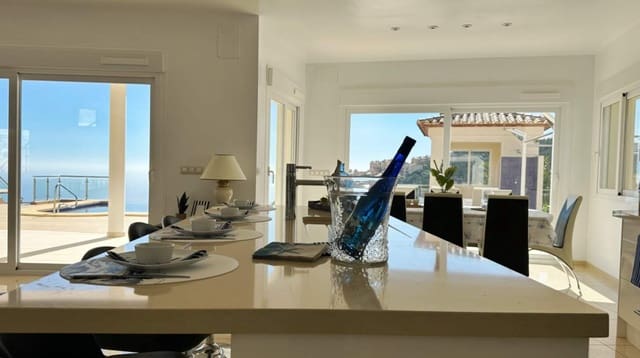 5 bedroom Villa for sale in Altea with pool garage - € 1,790,000 (Ref: 9709182)