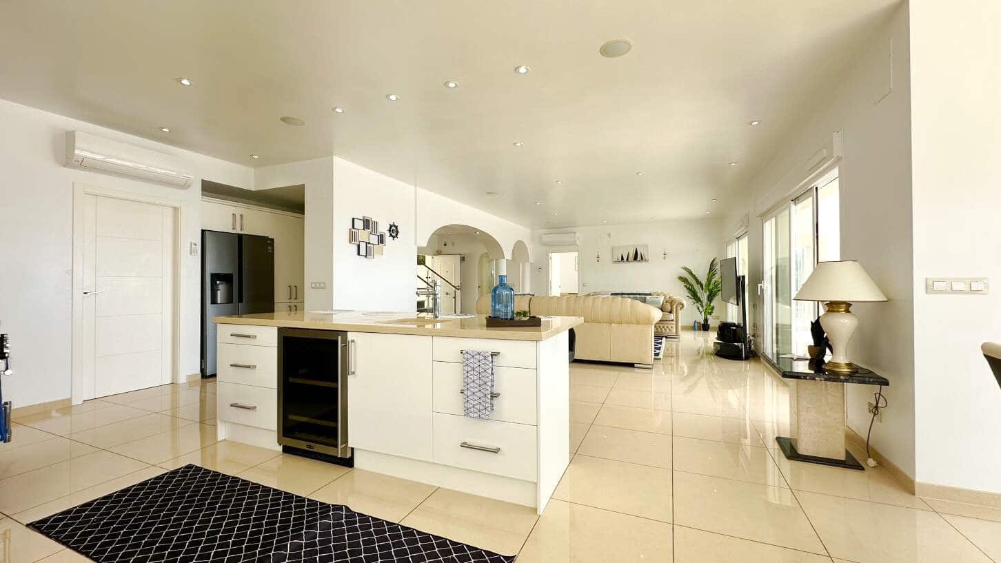 5 bedroom Villa for sale in Altea with pool garage - € 1,790,000 (Ref: 9709182)